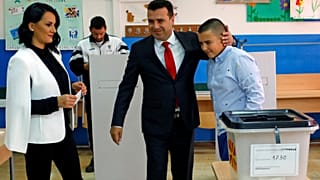 Ο Ζόραν Ζάεφ με τη σύζυγό του Ζόριτσα και το γιο του Ντούσκο