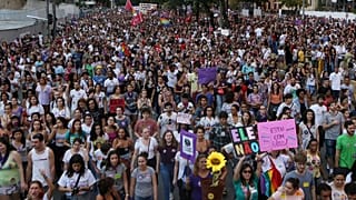 Mulheres aos milhares contra Bolsonaro 