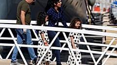 «Πάτησαν στεριά» οι μετανάστες του Aquarius