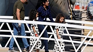 «Πάτησαν στεριά» οι μετανάστες του Aquarius