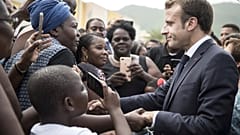 A Saint-Martin, Macron veut accélérer la reconstruction