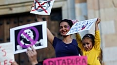 Des femmes manifestent contre Jair Bolsonaro au Brésil