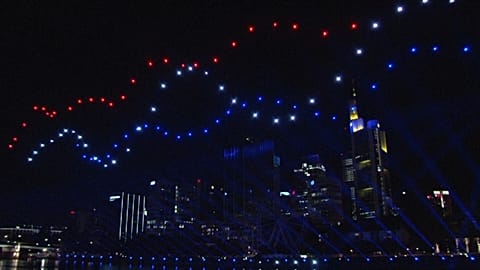 Frankfurt'ta dronlardan ışık gösterisi