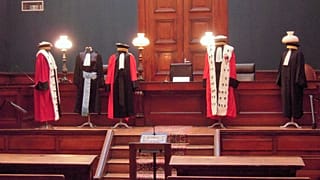 Fransa’da, aldatma şüphesiyle karısını öldüren Türk’ün duruşması başladı