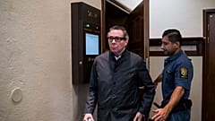 İsveç nobelin ertelenmesine neden olan Fransız fotoğrafçıyı tecavüzden suçlu buldu