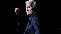 El cantante Charles Aznavour durante un concierto en 2013