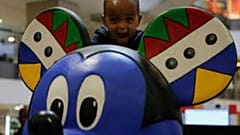 Mickey Mouse 90. yaşını Afrikalı görünümü ile kutladı