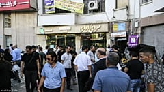 هجوم مردم برای فروش دلارهای خانگی؛ ثبات بازار یا جو روانی؟ 