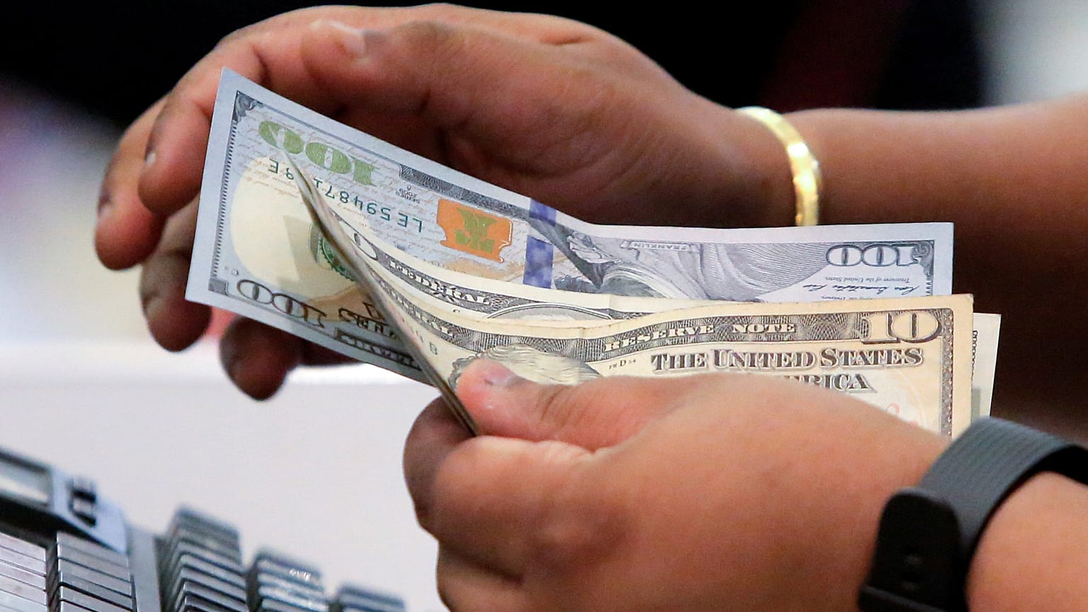Yurt dışına para transferi tehlikeli mi? Türk bankaları gerçekten kar ediyor mu? - Atilla Yeşilada