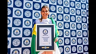 Surfista Maya Gabeira entra para o Guiness Book com onda na Nazaré