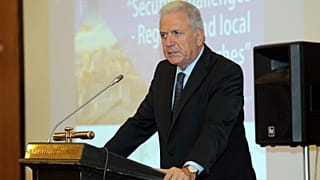 Δ. Αβραμόπουλος: «Ενισχύουμε διαρκώς την ασφάλεια των πτήσεων»