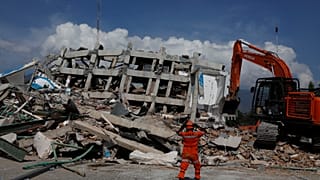 Ινδονησία: Ώρες αγωνίας για εντοπισμό ζωντανών