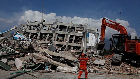 Ινδονησία: Ώρες αγωνίας για εντοπισμό ζωντανών