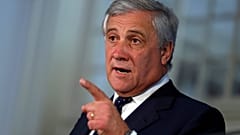 Tajani kiállt Sargentini és Ujhelyi mellett