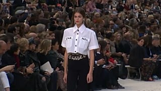 Lagerfeld prolonge l'été avec un défilé Chanel en bord de mer