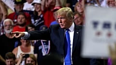 Donald Trump aproveita comício para tentar descredibilizar professora
