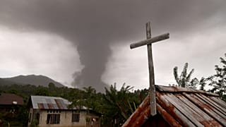 Sulawesi, dopo lo tsunami erutta un vulcano