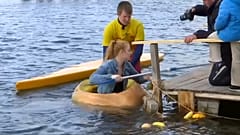 Kürbis-Regatta: Bespritzen des Gegners erlaubt