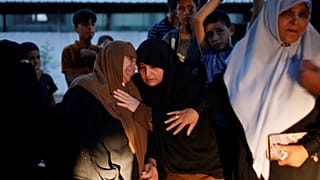 والدة الشاب أحمد سمير أبو حبل 