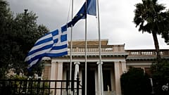 Μαξίμου: Κερδοσκοπικές πιέσεις πίσω από την «βουτιά» στο χρηματιστήριο