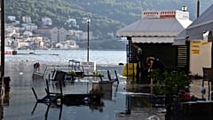  Sisam Adası'nda deprem manzarası 
