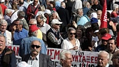 Στους δρόμους οι συνταξιούχοι για να μην γίνουν νέες μειώσεις