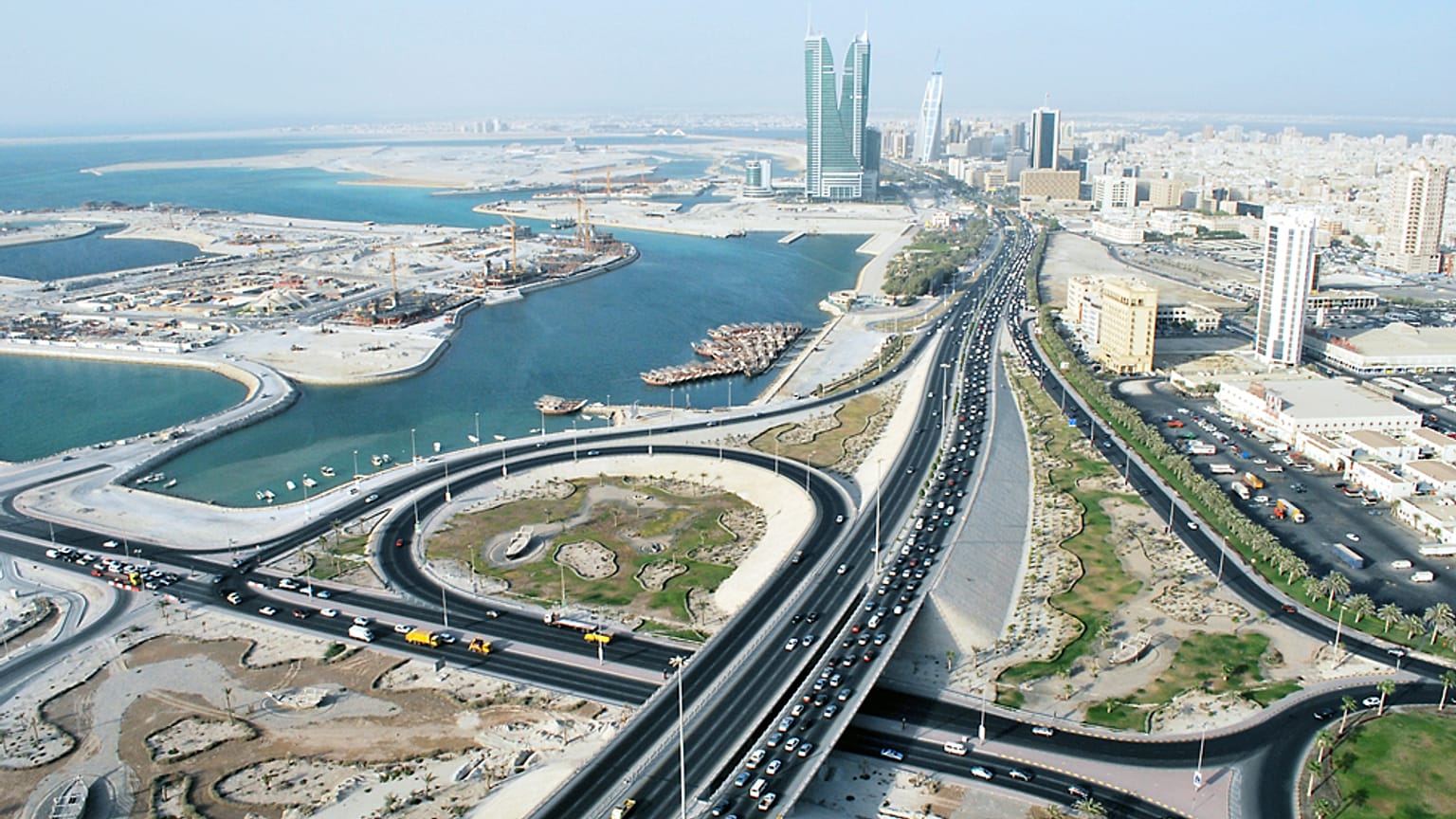  صحيفة: 10 مليارات دولار للبحرين مقدمة من الكويت والإمارات والسعودية 