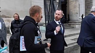 Датский министр рассказал вегану о любви к бекону