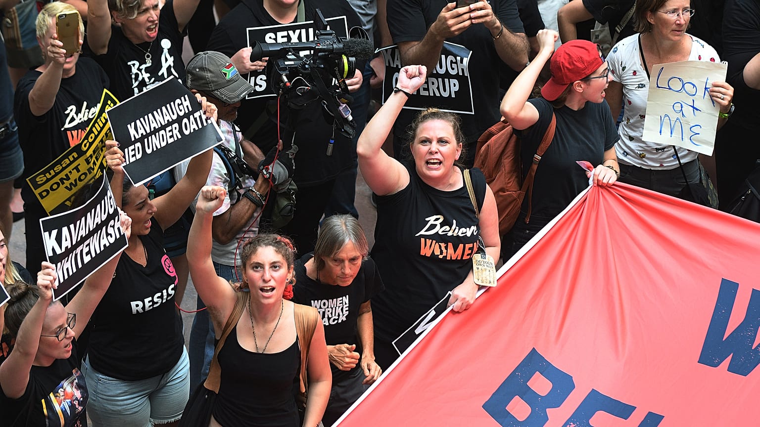 Trump'ın yüksek mahkeme adayına protesto