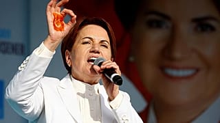 Akşener'in evinin önünde toplanan MHP Üsküdar İlçe Teşkilatı görevden alındı