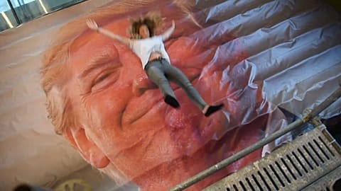Saltar sobre una imagen de Trump y muchos más... 'No Comment'