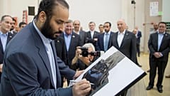 محمد بن سلمان خلال زيارته لشركة الصناعات الحربية الأمريكية لوكهيد مارتن