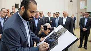 محمد بن سلمان خلال زيارته لشركة الصناعات الحربية الأمريكية لوكهيد مارتن