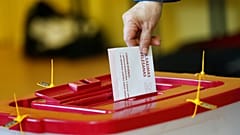 Τι θα βγάλει άραγε η κάλπη στη Λετονία;