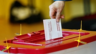 Expetativa marca legislativas na Letónia
