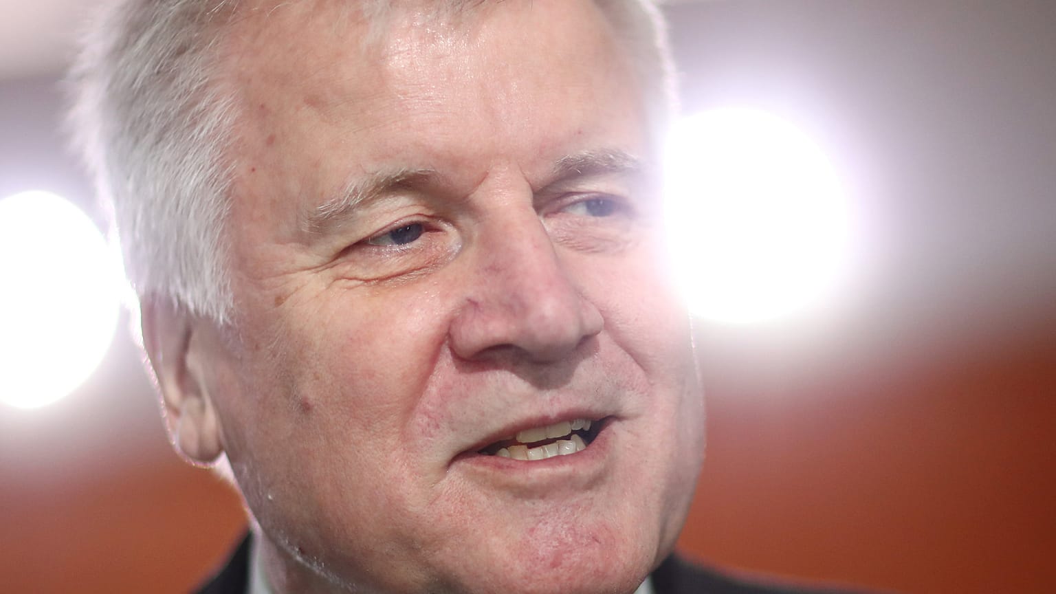 Auch nach Bayern-Wahl: Seehofer will Innenminister bleiben
