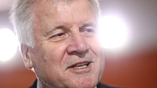 Auch nach Bayern-Wahl: Seehofer will Innenminister bleiben