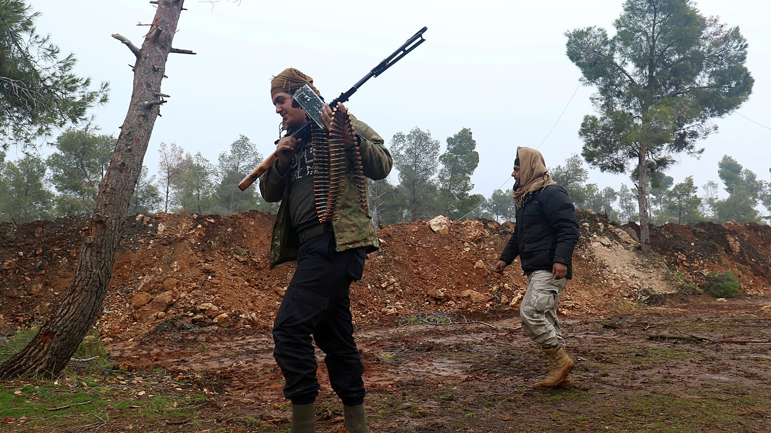 Suriyeli muhalifler İdlib'den ağır silahları çekmeye başladı