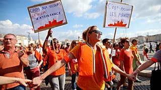 Thousands in France call for migrant rescue ship to be saved