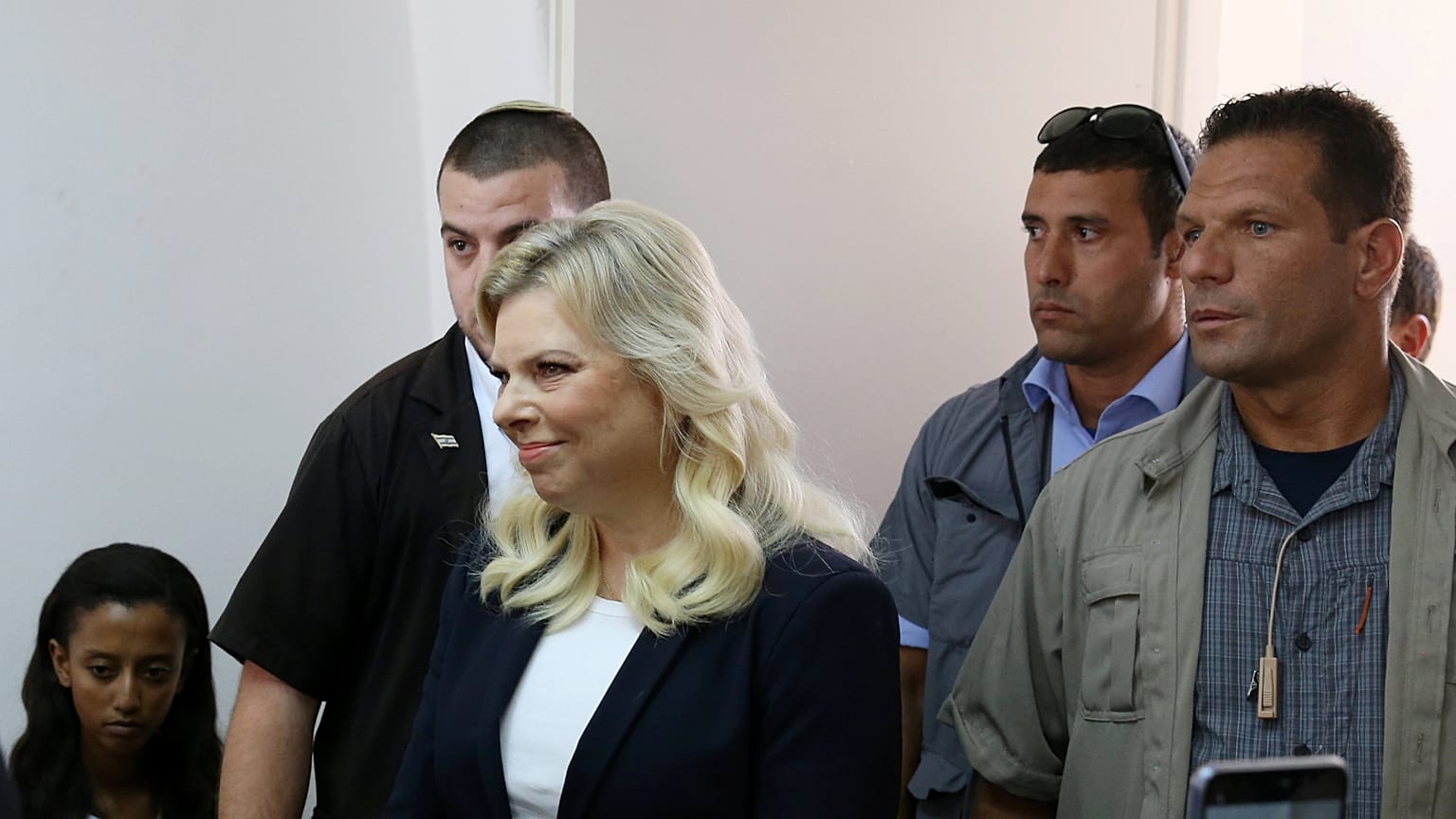 Benjamin Netanyahu'nun eşi 'dolandırıcılık' iddiasıyla hakim karşısında