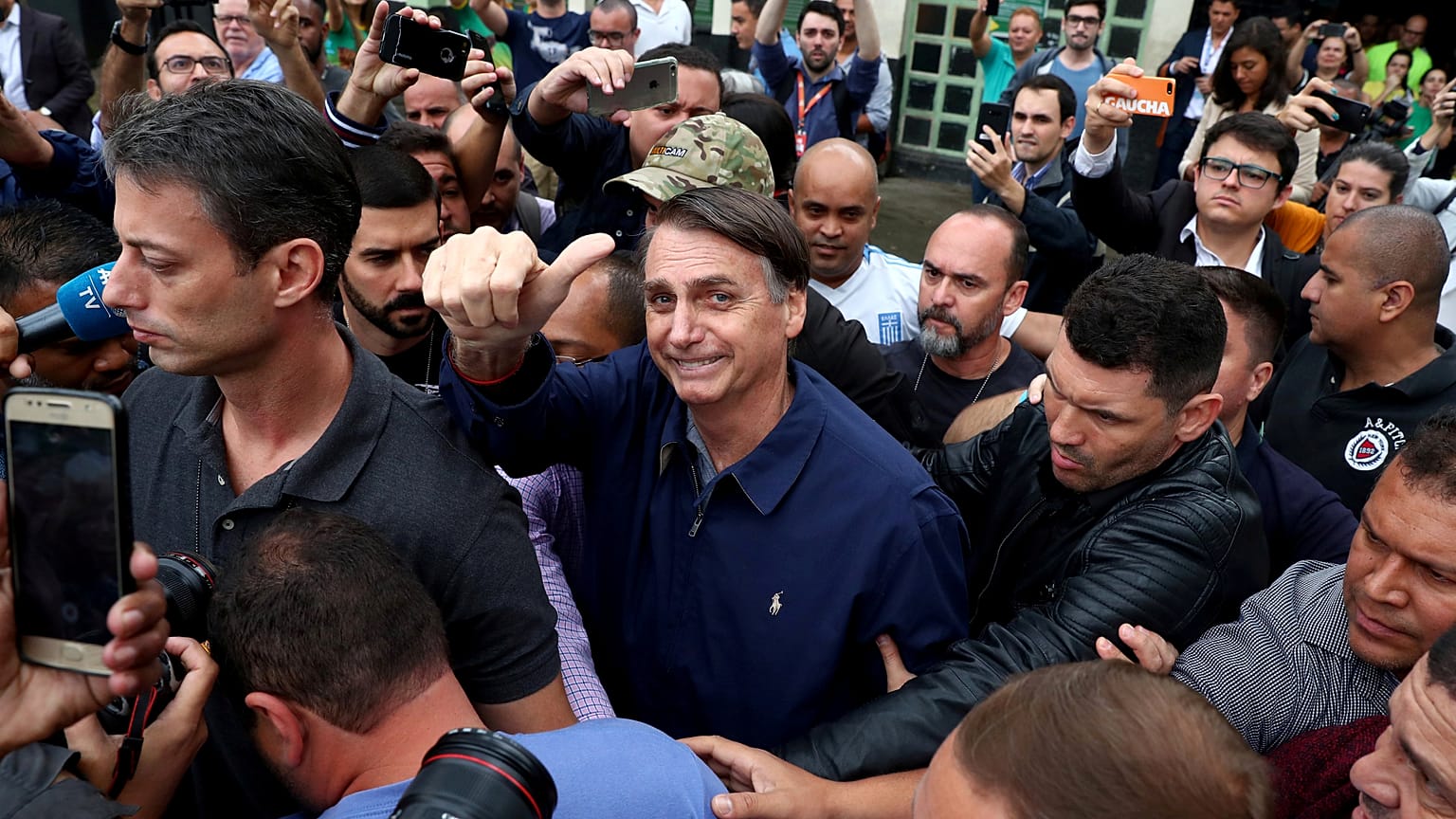 Μονομαχία ακροδεξιάς - κεντροαριστεράς στο β' γύρο