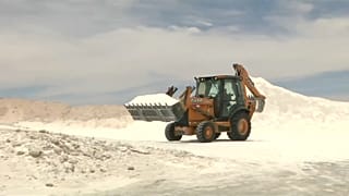 El codiciado 'oro blanco" del salar de Uyuni