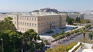 Μεθυσμένος οδηγός σταμάτησε με το όχημά του στο προαύλιο της Βουλής
