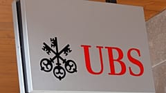 Vergi kaçakçılığına aracılıkla suçlanan İsviçreli UBS Bankası Paris'te yargılanıyor