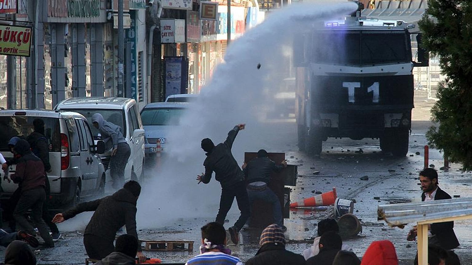 Diyarbakır Barosu: Sur operasyonu en çok kadın ve çocukları etkiledi