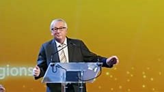 بعد از نخست‌وزیر بریتانیا، رئیس کمیسیون اروپا هم رقصید