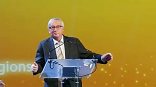 بعد از نخست‌وزیر بریتانیا، رئیس کمیسیون اروپا هم رقصید
