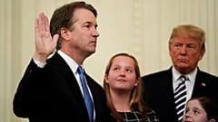 Kavanaugh Beyaz Saray'da yemin etti, Trump özür diledi