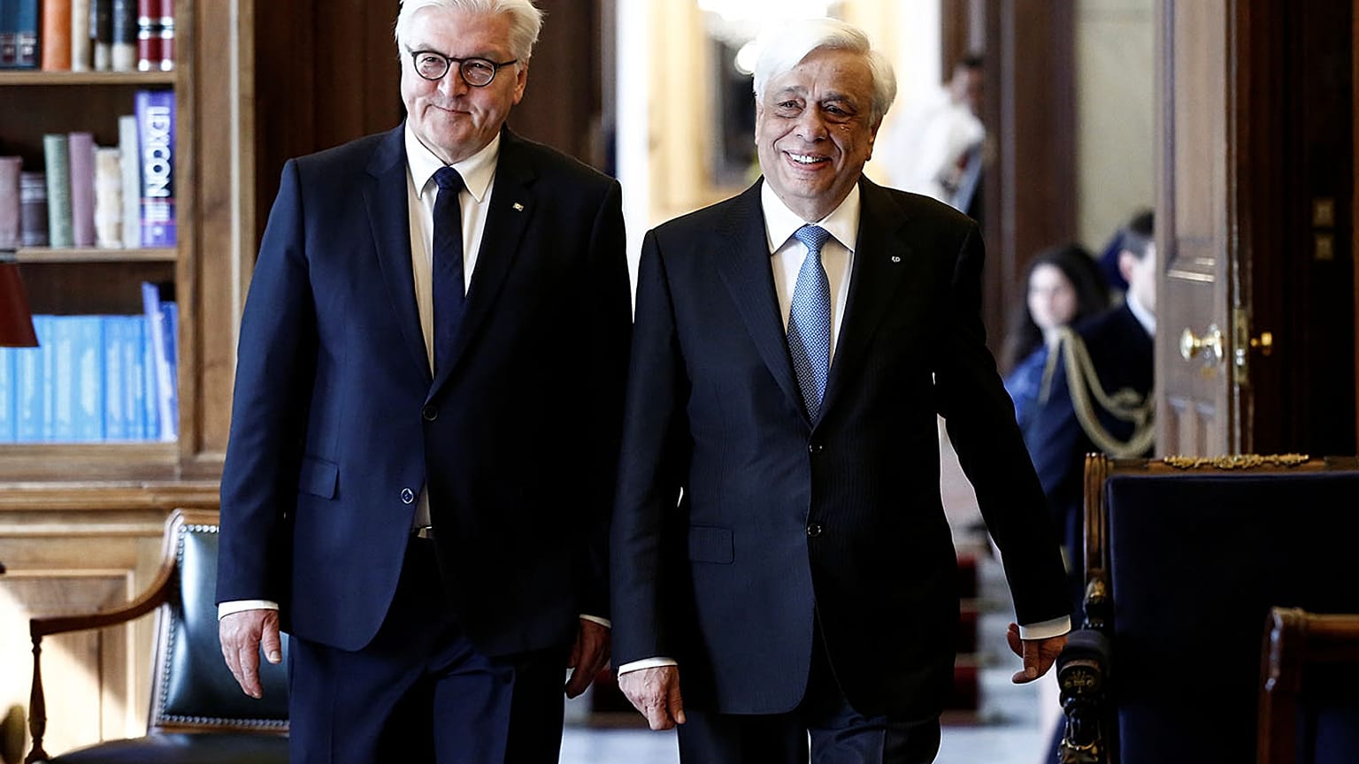 Spiegel: Η Ελλάδα θα ζητήσει τις γερμανικές αποζημιώσεις από τον Σταϊνμάιερ;