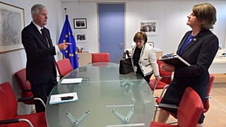 Ue, Brexit: Foster dice 'no' a nuovi accordi su barriere economiche